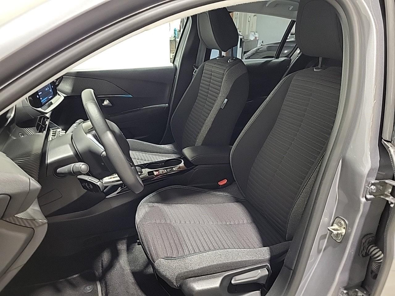 Peugeot 208 electrique 50 kwh 136ch style — photo 10
