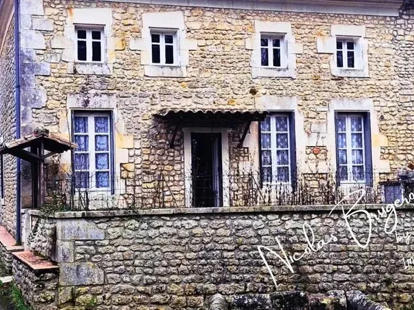 Maison Charentaise en pierre à rénover - Plassac 17240