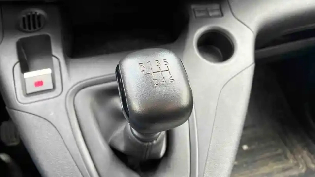 Toyota Proace city medium 1.5l 130 d-4d — photo 54