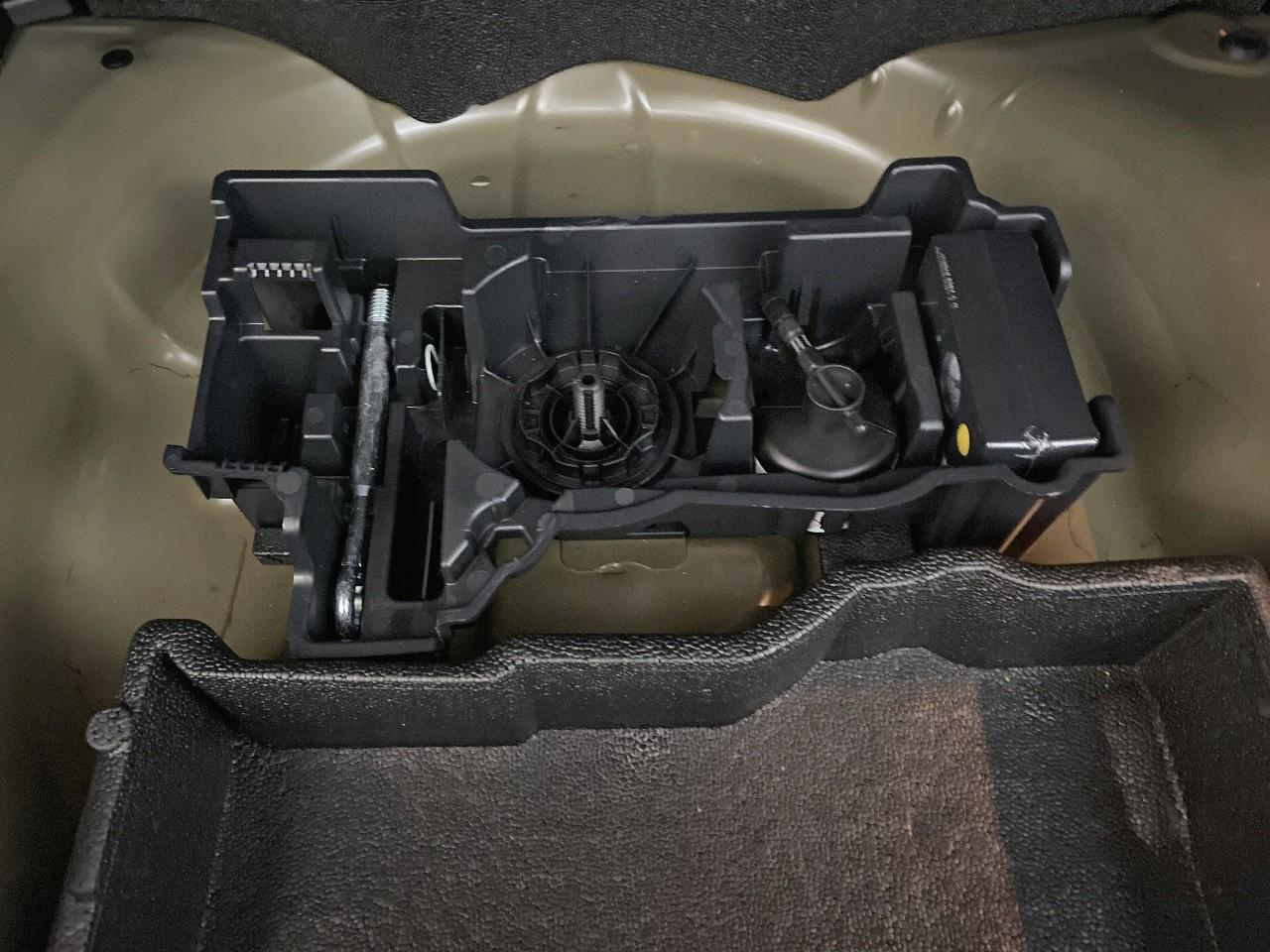 Peugeot 2008 hybrid 145 ch e-dcs6 allure — photo 16