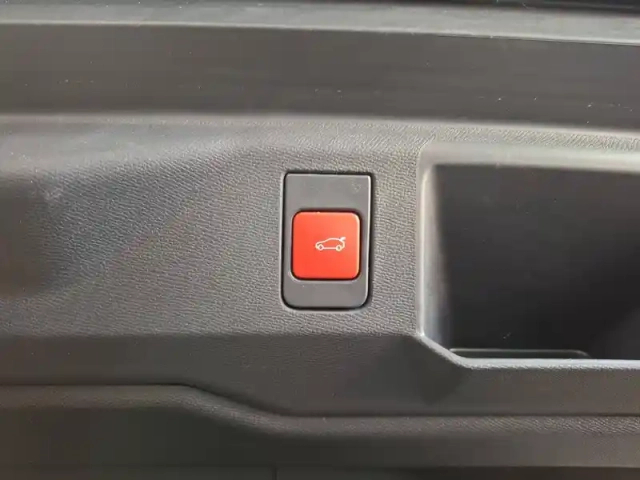Peugeot 5008 electrique 210 ch 73 kwh — photo 13
