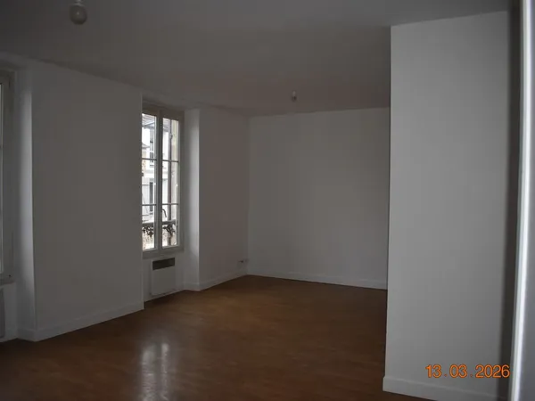 CHEVREUSE F4 AVEC JARDIN PARFAIT ETAT CENTRE VILLE