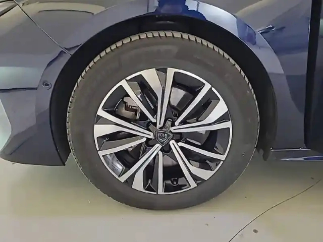 Peugeot 508 sw hybrid 180 e-eat8 — photo 3