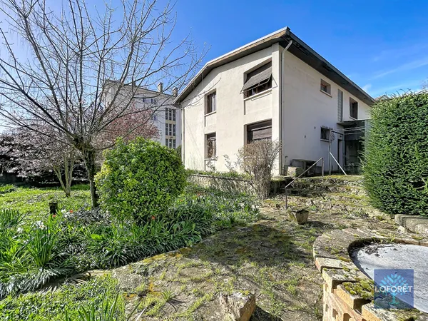 Maison 9 pièces 263 m²
