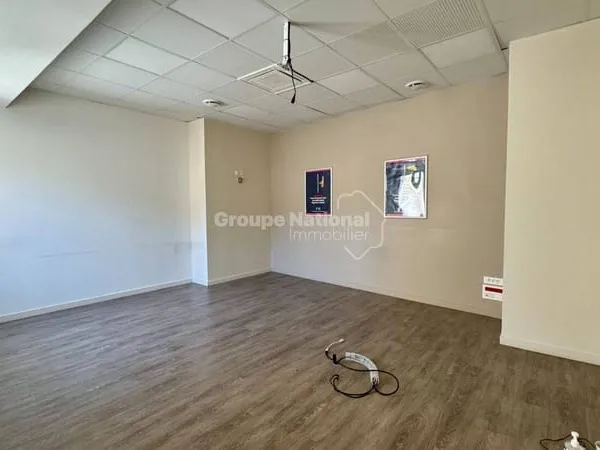Local commercial 218 m²