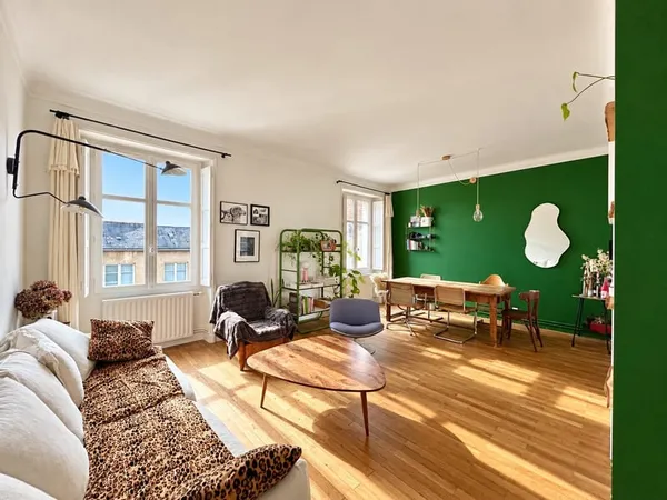 APPARTEMENT COUP DE COEUR AVEC VUES SUR LES TOITS