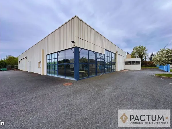 Local 900 m² Mozé-sur-Louet