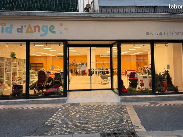 Local commercial climatisé 240m² refait à neuf - Centre Valréas