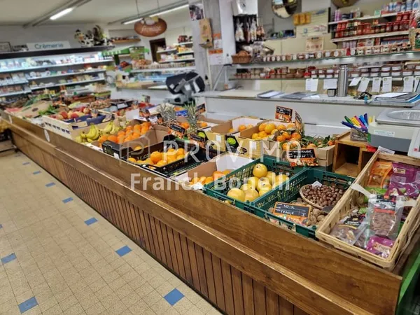 Droit au bail, surface plus de 100 M2 dans le centre de Viuz