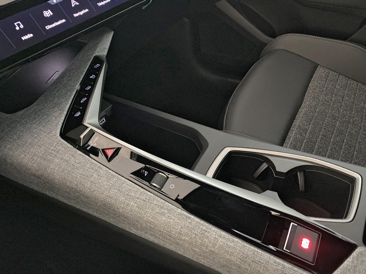 Peugeot 5008 hybrid 145 ch e-dcs6 allure — photo 17