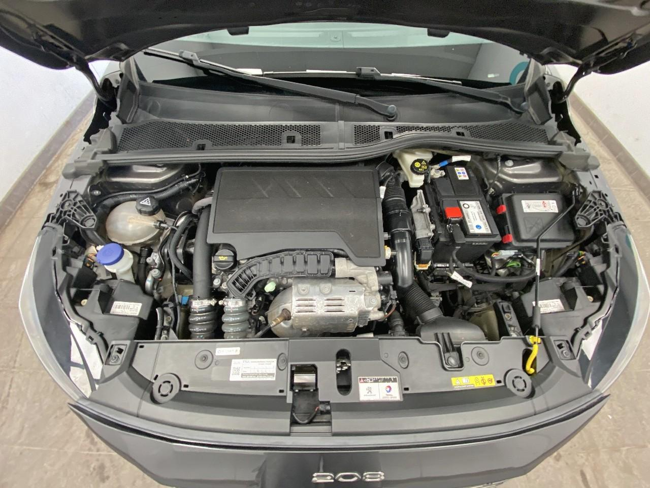 Peugeot 208 puretech 130 s&s eat8 gt — photo 14