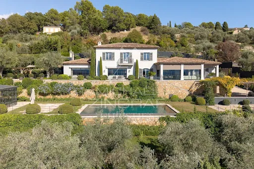 Villa 7 pièces 361 m²