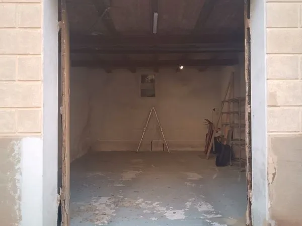 Grand garage 51 m² - 3,20 m de hauteur - accès direct rue - idéal artisan / stockage - Hyères
