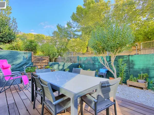 La Valette Baudouvin : Maison/Appartement avec jardin et par
