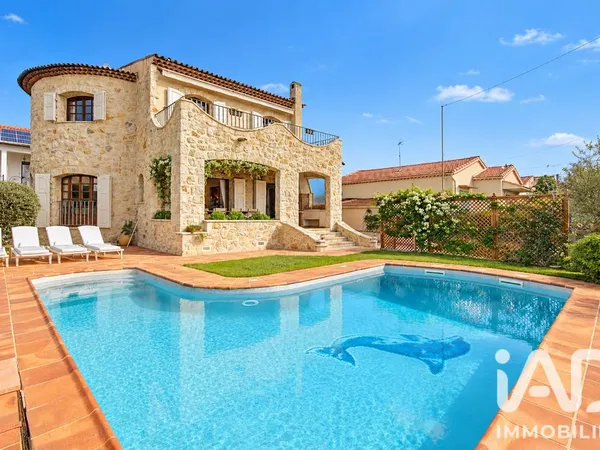 Villa 6 pièces 216 m²
