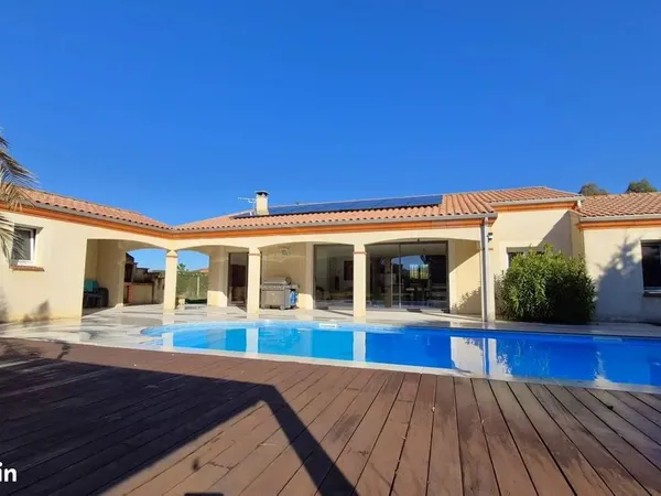 Villa de plain-pied 135 m² avec piscine, grand terrain