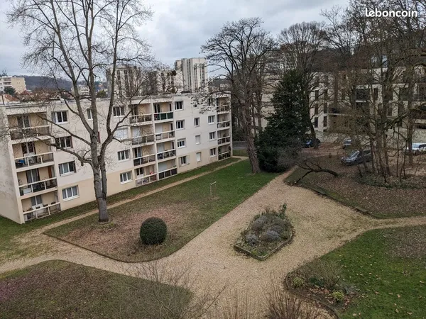 Particulier vend T3 dans le parc Henri IV
