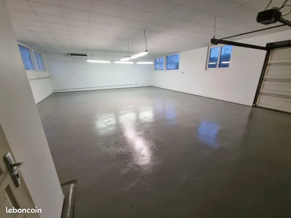 Local d’activité et entrepôt Location Layrac 170m² 800€