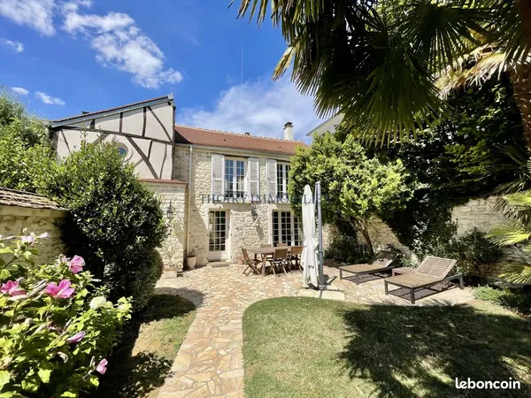 Maison 8 pièces 230 m²