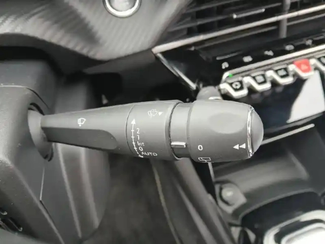 Peugeot 208 electrique 50 kwh 136ch gt — photo 18
