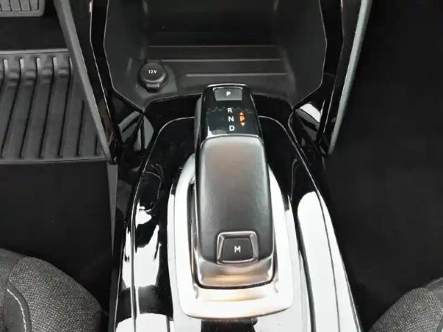 Peugeot 208 puretech 100 s&amp;s eat8 — photo 13