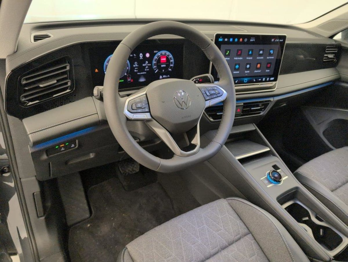 Volkswagen Tiguan — photo 16