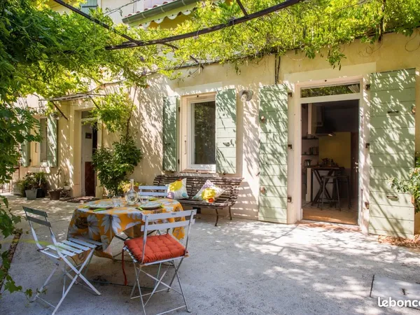 Studio meublé avec terrasse