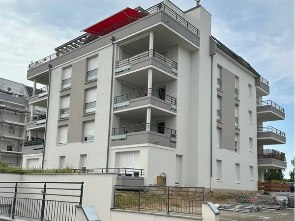 Appartement 3 pièces entièrement rénové avec balcon garage et parking - Souffelweyersheim