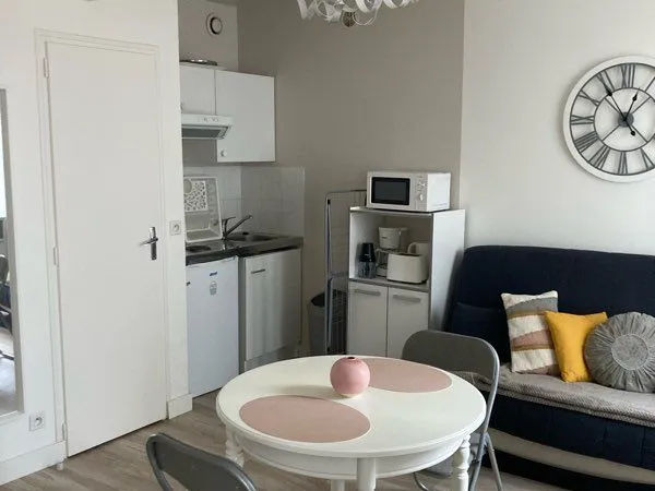 À LOUER À L'ANNÉE - STUDIO MEUBLÉ DE 19 m² - LES SABLES-D'OLONNE