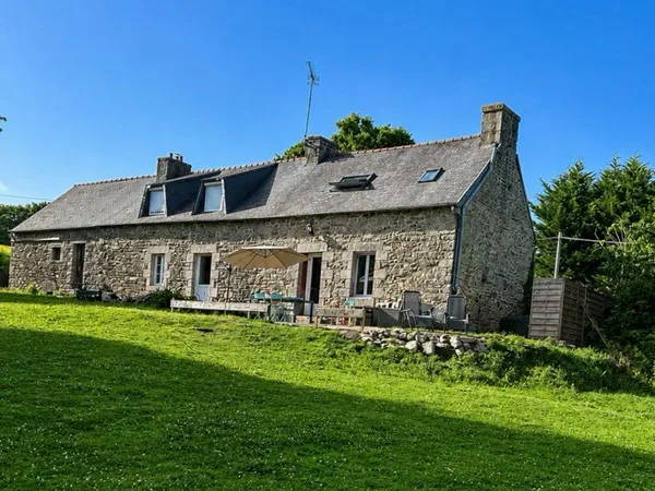 Longere 110m2 + 3.2ha avec installation équestre