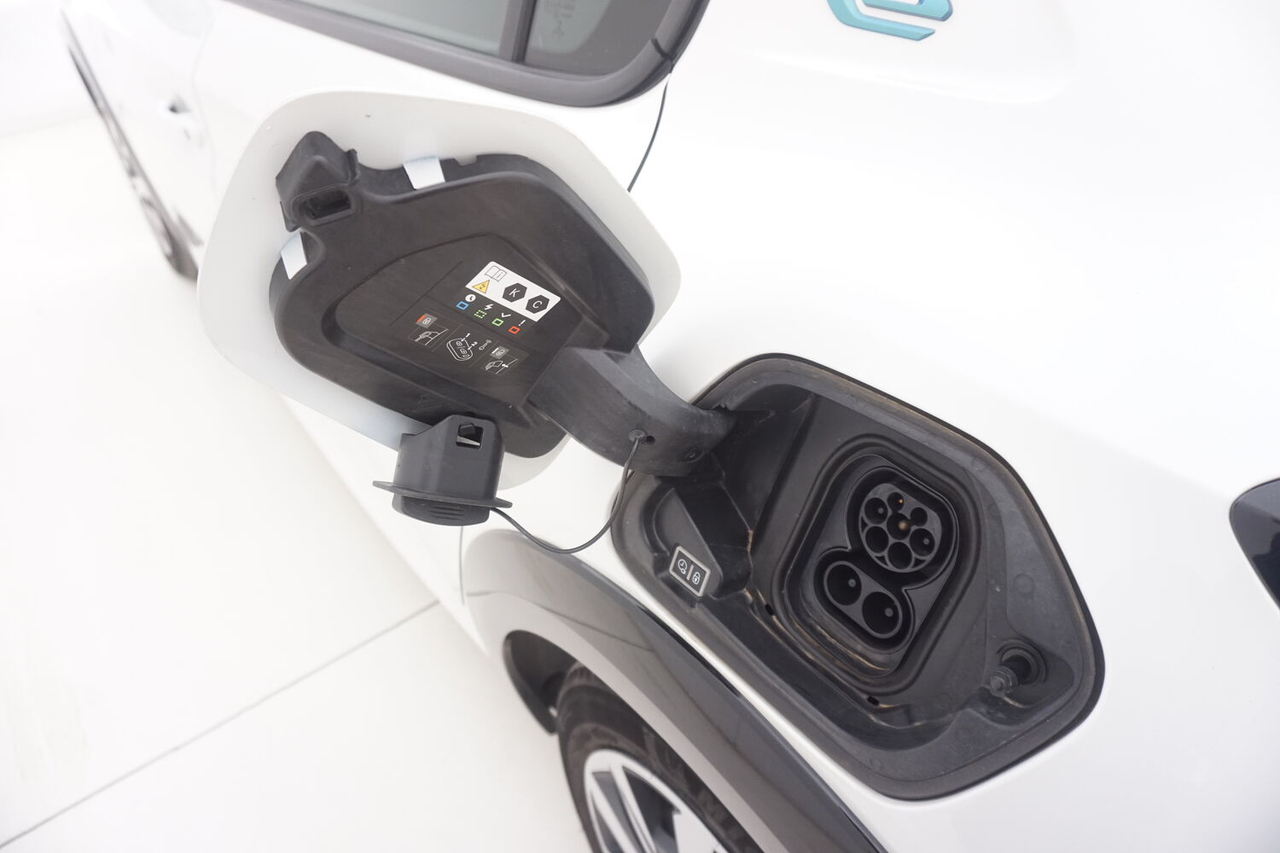 Peugeot 208 — photo 18