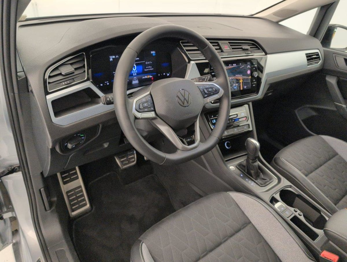 Volkswagen Touran — photo 15