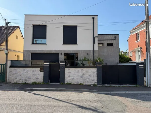 Maison moderne avec jardin 240 mètres carrés