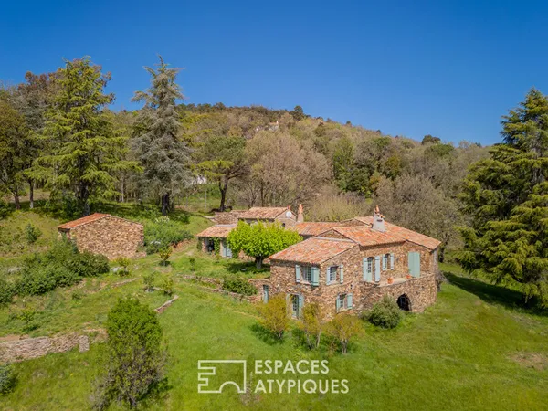 Domaine confidentiel : l'élégance de deux bâtisses en pleine nature