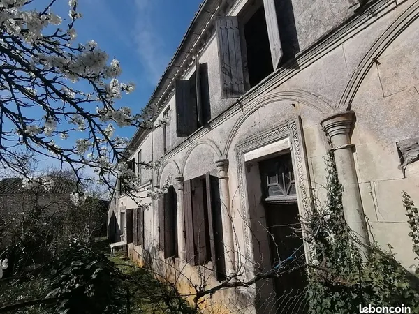 Maison avec dépendances à rénover