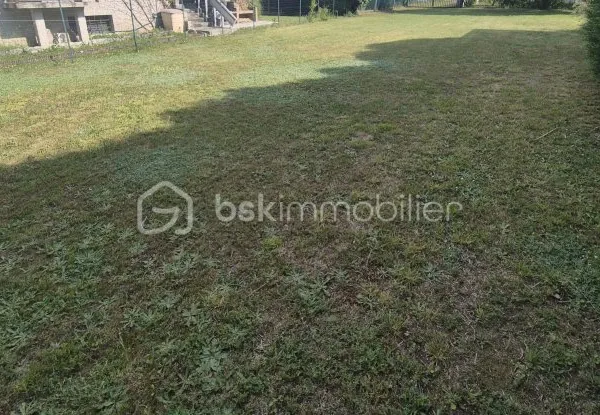Terrain 597 m²