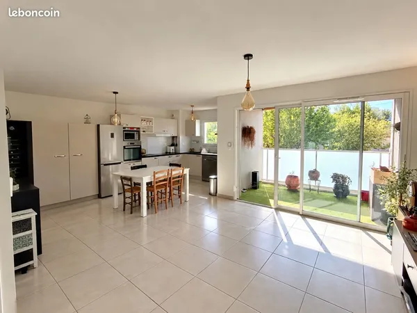 T3 traversant ,balcon, garage fermé Narbonne