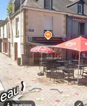 Immeuble avec commerce et appartement