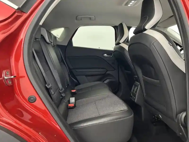 Renault Captur blue dci 115 edc — photo 26