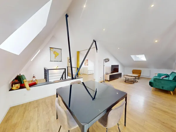 Cernay - Duplex 115 m² entièrement rénové - Esprit loft industriel