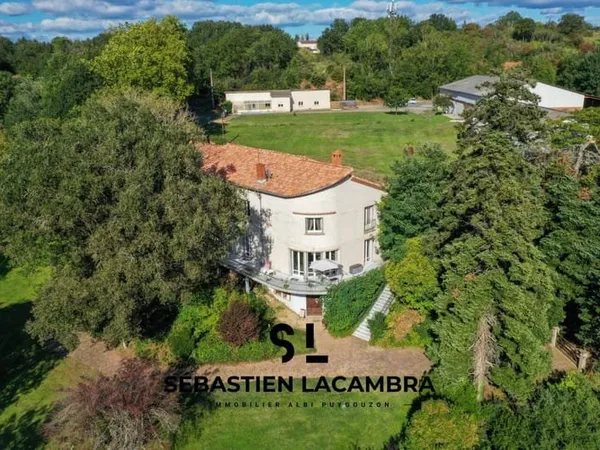 Maison 10 pièces 328 m²