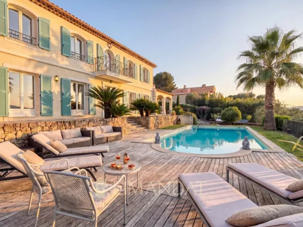 Mougins - Magnifique bastide authentique au calme absolu avec vu