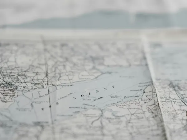 Cadastre et publicité foncière : savoir à qui appartient une parcelle, obtenir un plan, un relevé de propriété ou une copie d'acte — le guide 2026