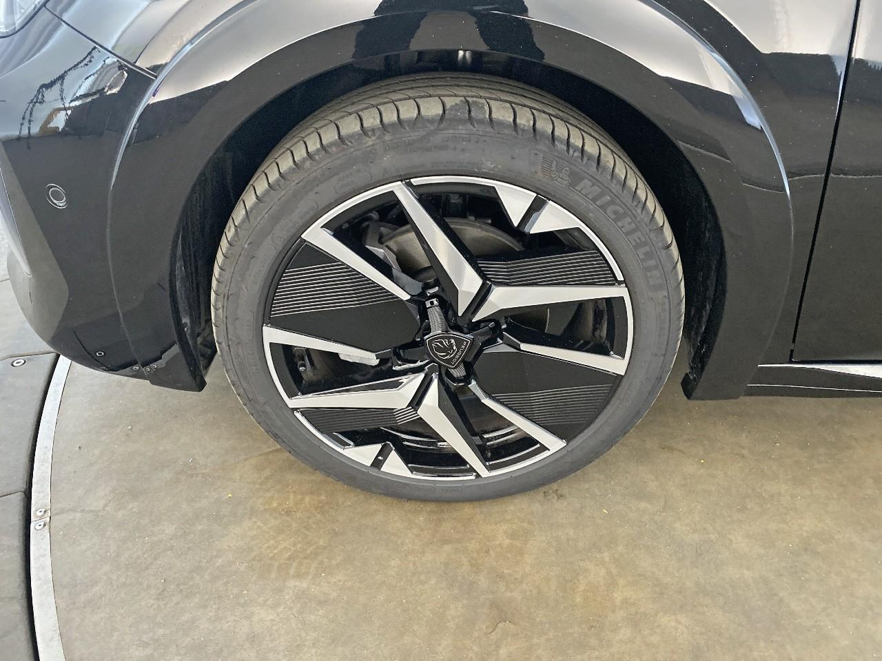 Peugeot 208 hybrid 145 ch e-dcs6 gt — photo 11