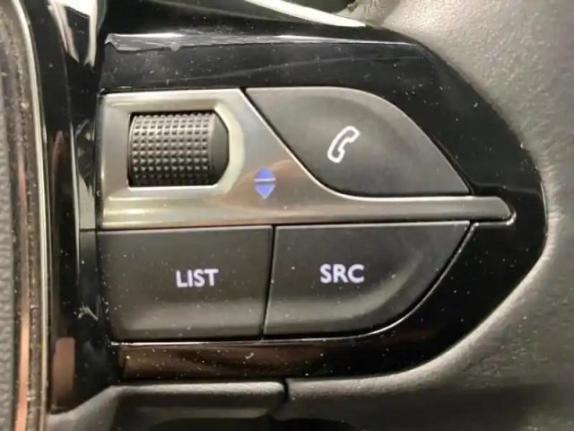 Peugeot 208 e- 136ch style — photo 10