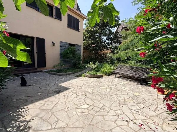 Maison 9 pièces 223 m²