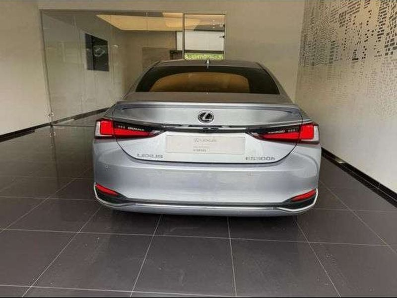 Lexus ES Lexus ES 300h Business MY25 — photo 1