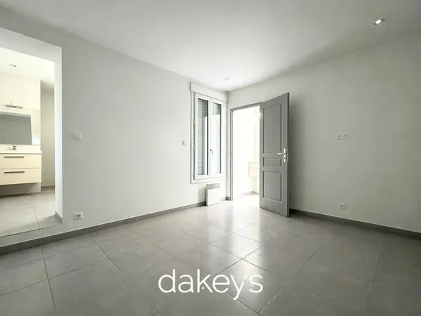 MARSEILLE 11e - T2 DE 29,87 M² - IDÉAL POUR UN BUREAU - À LOUER