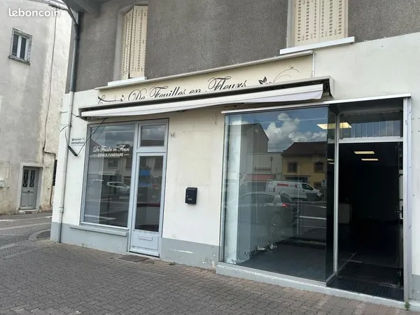 Local commercial 104 m²
