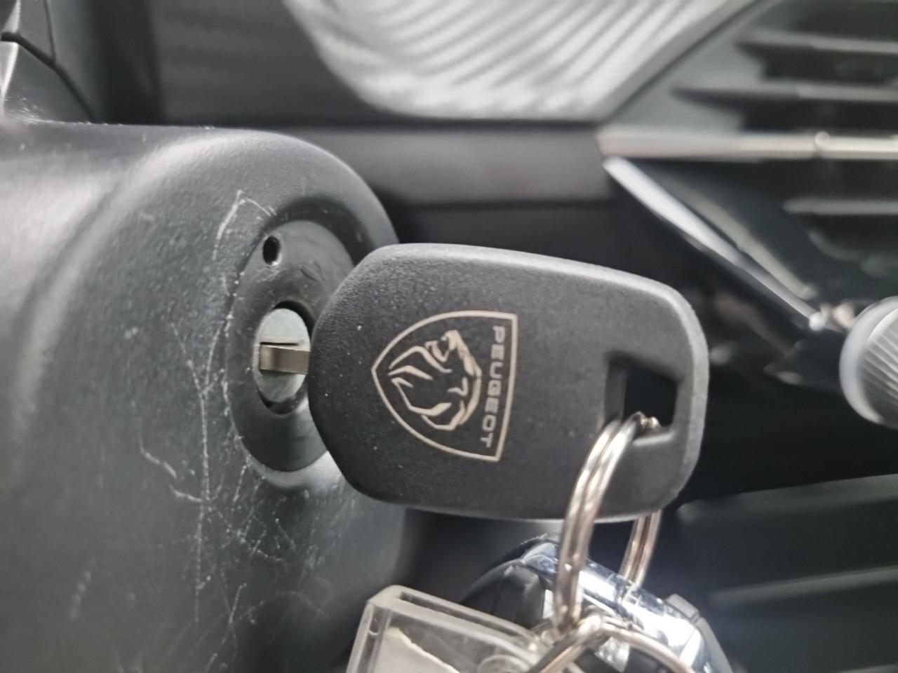 Peugeot 208 100 s&s bvm6 style — photo 20